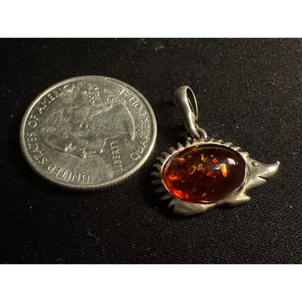 Vintage 925 Sterling Silver Hedgehog Pendant with Amber Stone - Picture 3 of 4